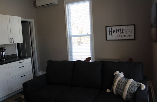 Pleasant Hill Casa | Retiro de Rebecca en Katy Trail en el hermoso centro de Pleasant Hill, MO