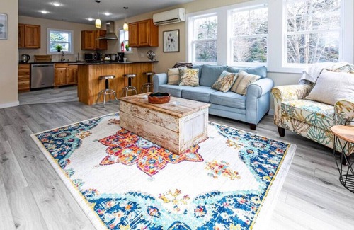 Seawall Casa | Rebel's Retreat-Minutes to hiking & ocean!