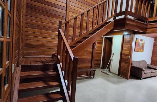 Tres Ranchos Casa | Recanto Áquila - Chalé de Madeira a beira do Lago