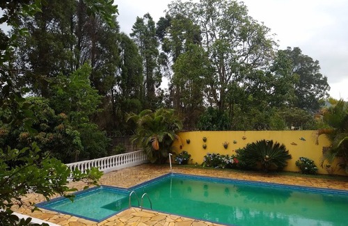 Ibiuna Cabaña | Rincón de la cascada con piscina cerca de la presa