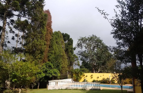 Ibiuna Cabaña | Rincón de la cascada con piscina cerca de la presa