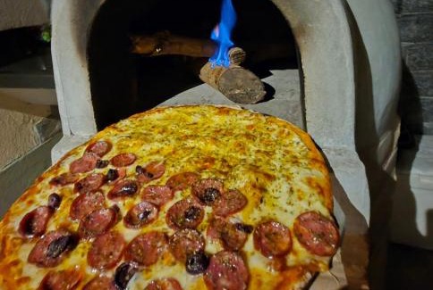Itaipava Casa | Recanto de Itaipava - casa com forno de pizza a lenha, churrasqueira, pet friendly, equipada para até 6 pessoas, em meio à Natureza e próxima ao centro do bairro