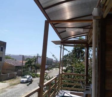 Balneario Praia do Leste Chalet De Esquí | Recanto Pousada JU&JU Chalé com PISCINA COMPARTILHADA