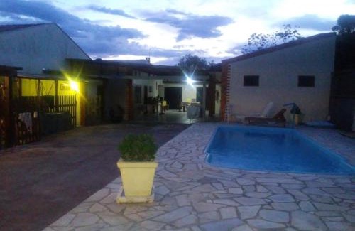 Balneario Praia do Leste Chalet De Esquí | Recanto Pousada JU&JU Chalé com PISCINA COMPARTILHADA