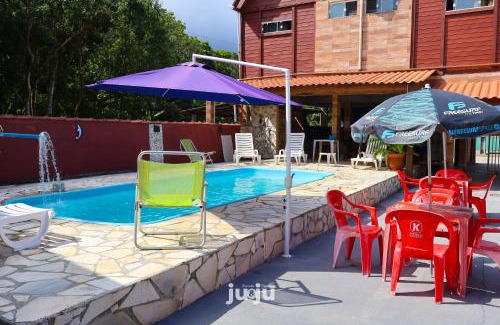 Balneario Praia do Leste Chalet De Esquí | Recanto Pousada JU&JU Chalé com PISCINA COMPARTILHADA