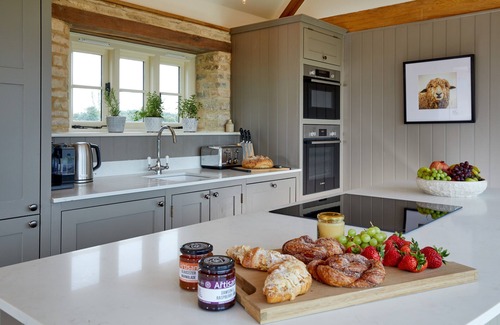 Ampney Crucis Casa | Recent Cotswolds Barn Conversion near Bibury