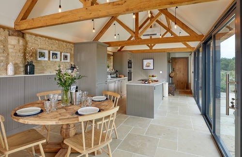 Ampney Crucis Casa | Recent Cotswolds Barn Conversion near Bibury