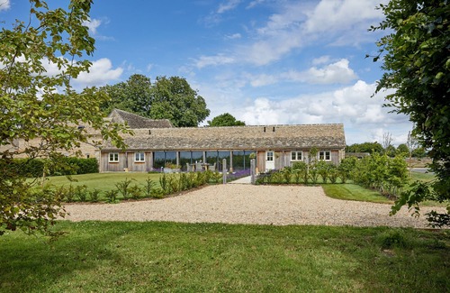 Ampney Crucis Casa | Recent Cotswolds Barn Conversion near Bibury