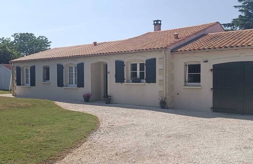 Saint-Porchaire Casa | Recent House in the Heart of the Countryside