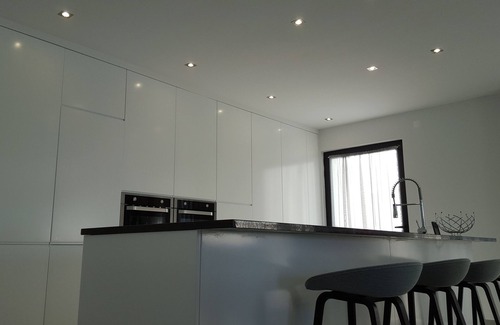 Famalicao Villa | Villa moderna reciente (8 personas) con vista al mar y piscina privada, cerca de Nazaré