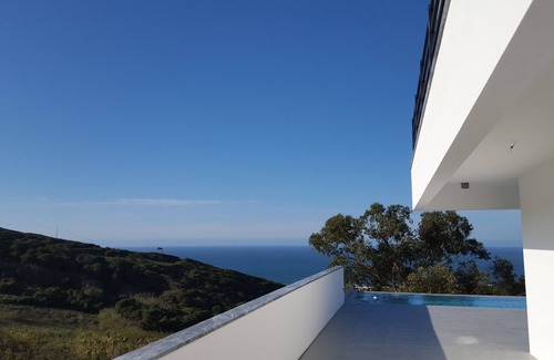 Famalicao Villa | Villa moderna reciente (8 personas) con vista al mar y piscina privada, cerca de Nazaré