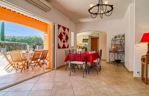 Montfort-sur-Argens Casa | Villa provenzal reciente, 8 habitaciones, todas las comodidades con piscina