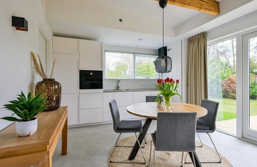Sint Maartensvlotbrug Casa | Recent Volledig Gerenoveerd Vakantiehuis met een Heerlijke Riante Tuin