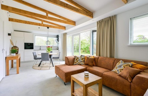 Sint Maartensvlotbrug Casa | Recent Volledig Gerenoveerd Vakantiehuis met een Heerlijke Riante Tuin