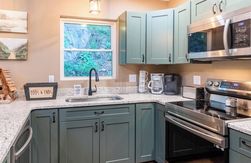 Sylva Cabina | Recently Built Riverfront Cabin on the Tuckasegee minutes away from WCU & Sylva
