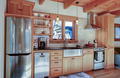 Belmont Cabaña | eco-casa de nueva construcción, corazón de SE Belmont / Hawthorne, caminar a todas partes