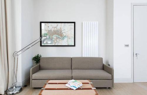 Askew Apartamento | Recently redecorated bright 1BR near Shepherds Bush with parking SOA