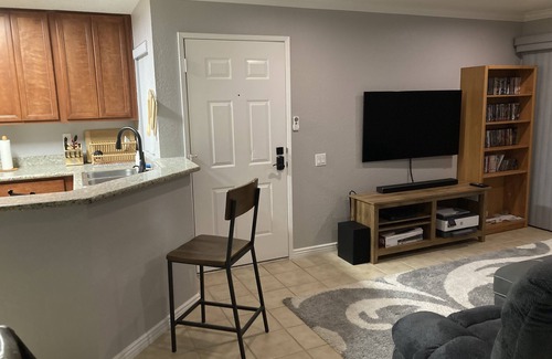 Bermuda Dunes Condominio | Recently remodeled condo, centrally located with ammenities