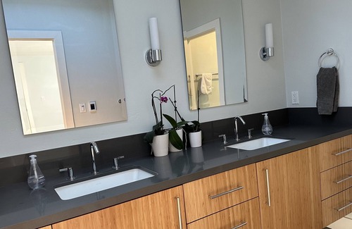 Tiburon Casa | Recently Remodeled 4 Bedroom, Single-level House, Walk to Stores & Trails