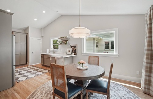 Waveland Park Casa | Recently Remodeled! Charming 2-bedroom bungalow in terrific DSM neighborhood
