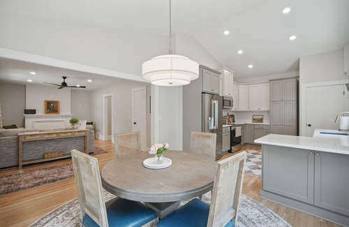 Waveland Park Casa | Recently Remodeled! Charming 2-bedroom bungalow in terrific DSM neighborhood