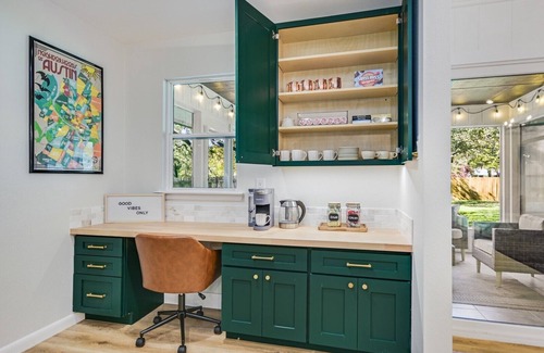 Forest North Estates Casa | Recently Remodeled Home~ Great for Small Groups & Families!