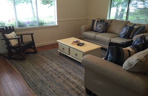 Mullett Lake Cabaña | * RECIENTEMENTE REMODELADO * Lakefront Cottage - Mullett Lake