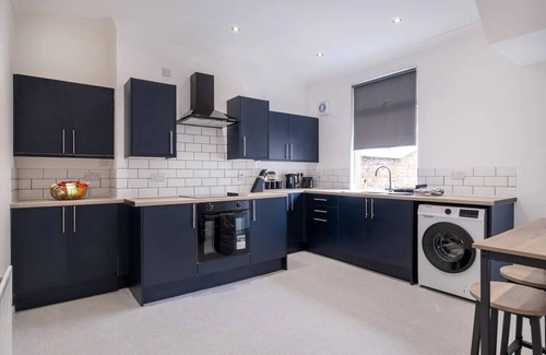 North Bitchburn Casa | Recently renovated, stylish home + parking!| Pass the Keys