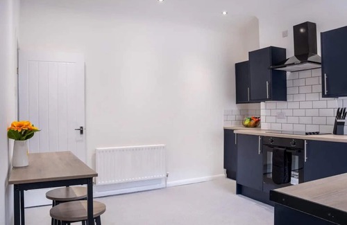 North Bitchburn Casa | Recently renovated, stylish home + parking!| Pass the Keys