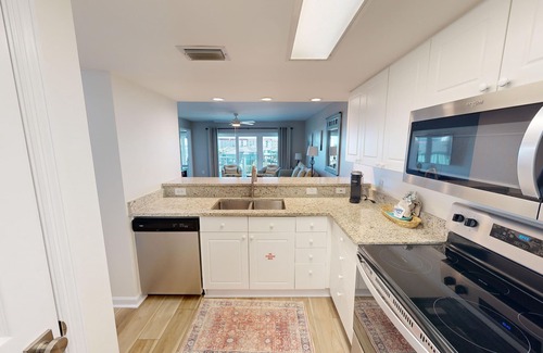 Fort Walton Beach Condominio | Recently renovated 2 bedroom Short walk to the beach Condo by RedAwning