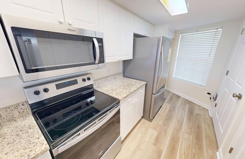 Fort Walton Beach Condominio | Recently renovated 2 bedroom Short walk to the beach Condo by RedAwning