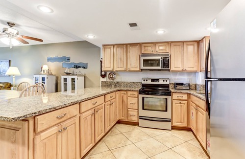 Fernandina Beach Condominio | Recently Renovated Ocean Front Condo by RedAwning