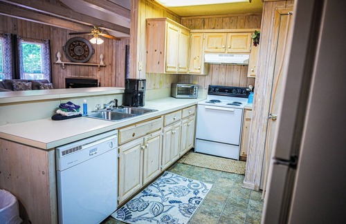 Pine Mountain Cabina | Recently renovated, beautiful chalet just miles from Wild Animal Safari