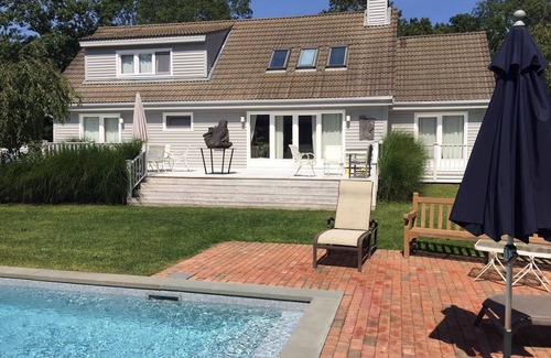 Wainscott Woods Casa | Dream August Hamptons Home. Piscina de agua salada