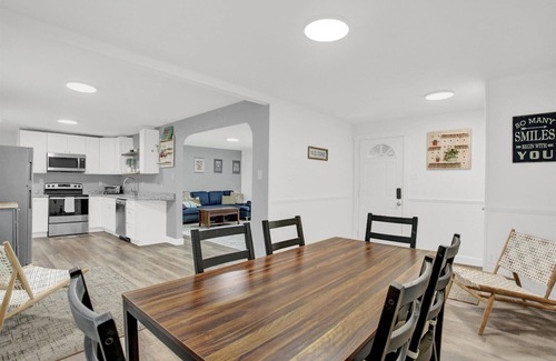 Middletown Casa | Whole house close to amenities, with massage chair, large yard, and pet friendly