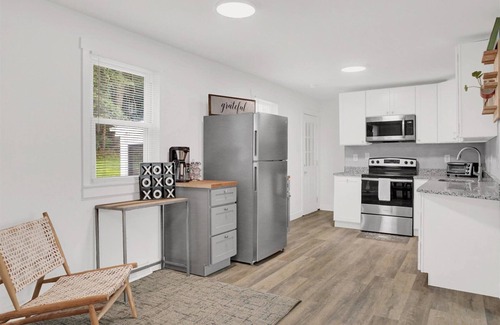 Middletown Casa | Whole house close to amenities, with massage chair, large yard, and pet friendly