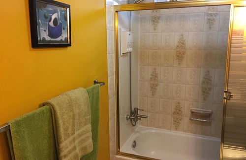 Calgary Apartamento | Amplia suite recientemente renovada de 2 dormitorios que admite mascotas