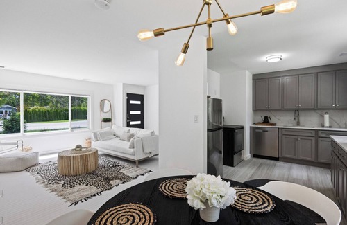 Hampton Bays Casa | Recently Renovated and Modernized Hampton Bays Beach Beach Bungalow Perfect...