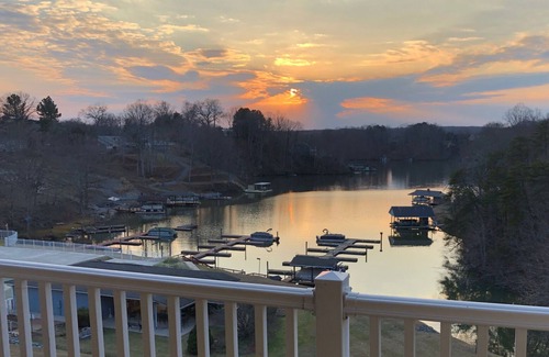 North Shore Condominio | Recently updated 1 BR Condo with stunning lake views - No cleaning or linen fees
