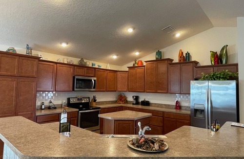 Summerfield Villa | Villa de 3 dormitorios decorada profesionalmente, conexión WiFi gratuita, carrito de golf para 4 personas incluido