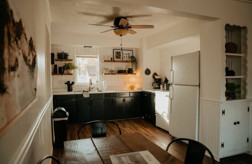 Grand Rapids Casa | Beautiful modern design 2 bedroom! Up north getaway!!!