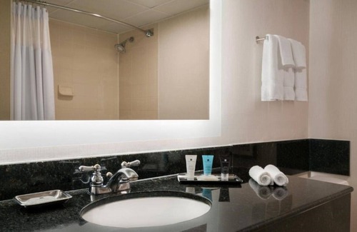 Englewood Casa | Recharge at our business room in Englewood