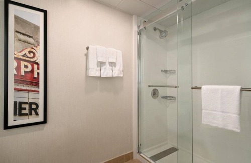 Englewood Casa | Recharge at our business room in Englewood