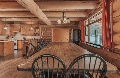 Fiddler Lake Resort Chalet De Esquí | Recharge in Style: Pool, Spa, Sauna & Game Room