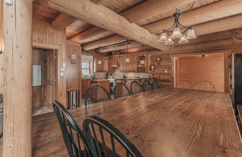 Fiddler Lake Resort Chalet De Esquí | Recharge in Style: Pool, Spa, Sauna & Game Room