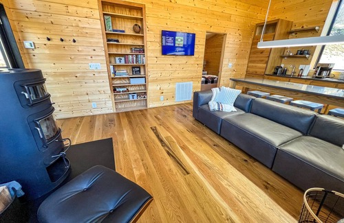 West Jefferson Cabina | Adventure by Day, Firepit by Night -August in the Mountains @Enchanted Escape