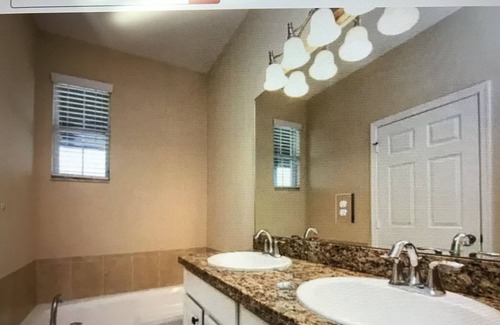 Pembroke Pines Casa | Recharge in this Mediterranean-style townhome