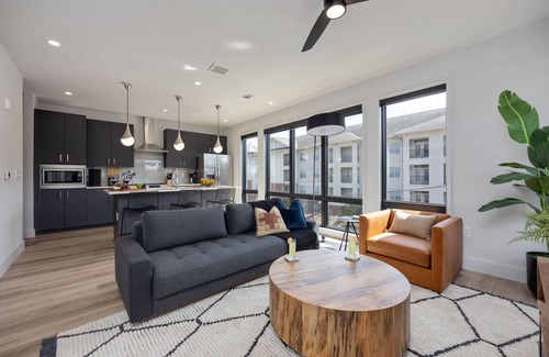 West End Casa | Records - 4 Units - Pool & Gym - Mins to Broadway