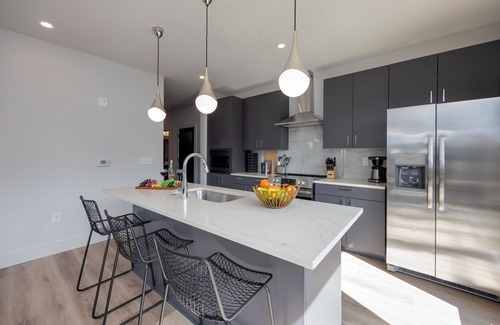 West End Casa | Records - 4 Units - Pool & Gym - Mins to Broadway