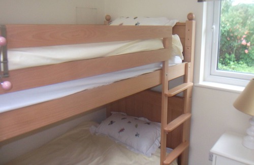 Llanvair Kilgeddin Cabaña | Rectory Cottage - Sleeps 4, Dogs Welcome, Perfect for Families